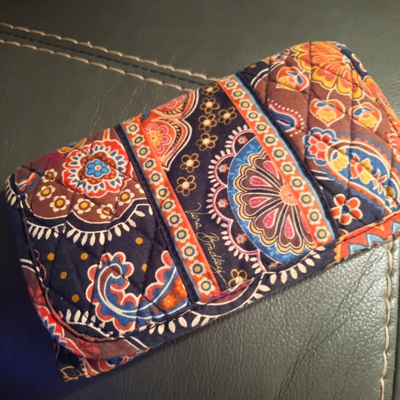 Vera Bradley billfold clutch great condition beautiful pattern - Picture 2 of 4